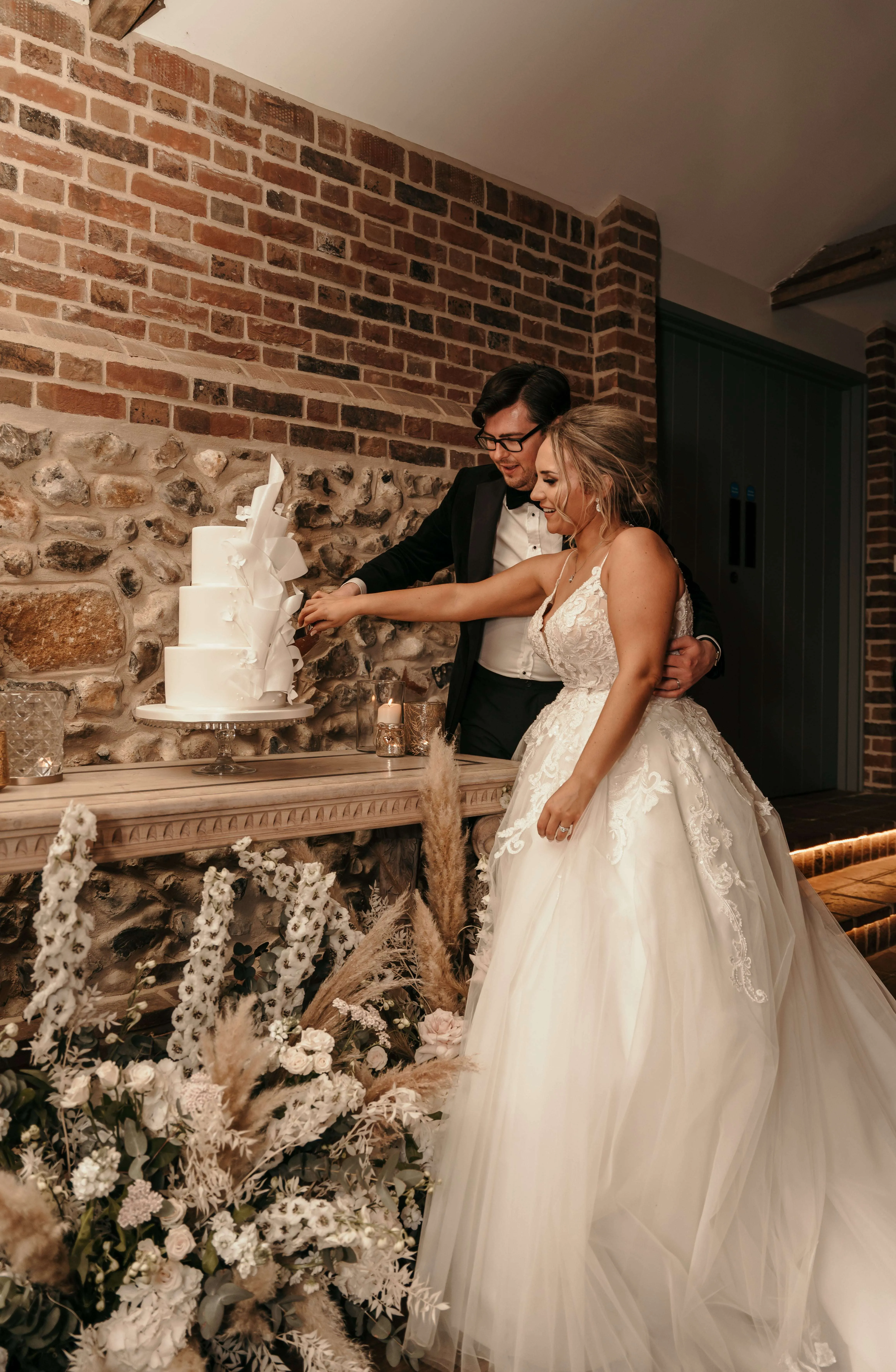 Wedding photographer duo