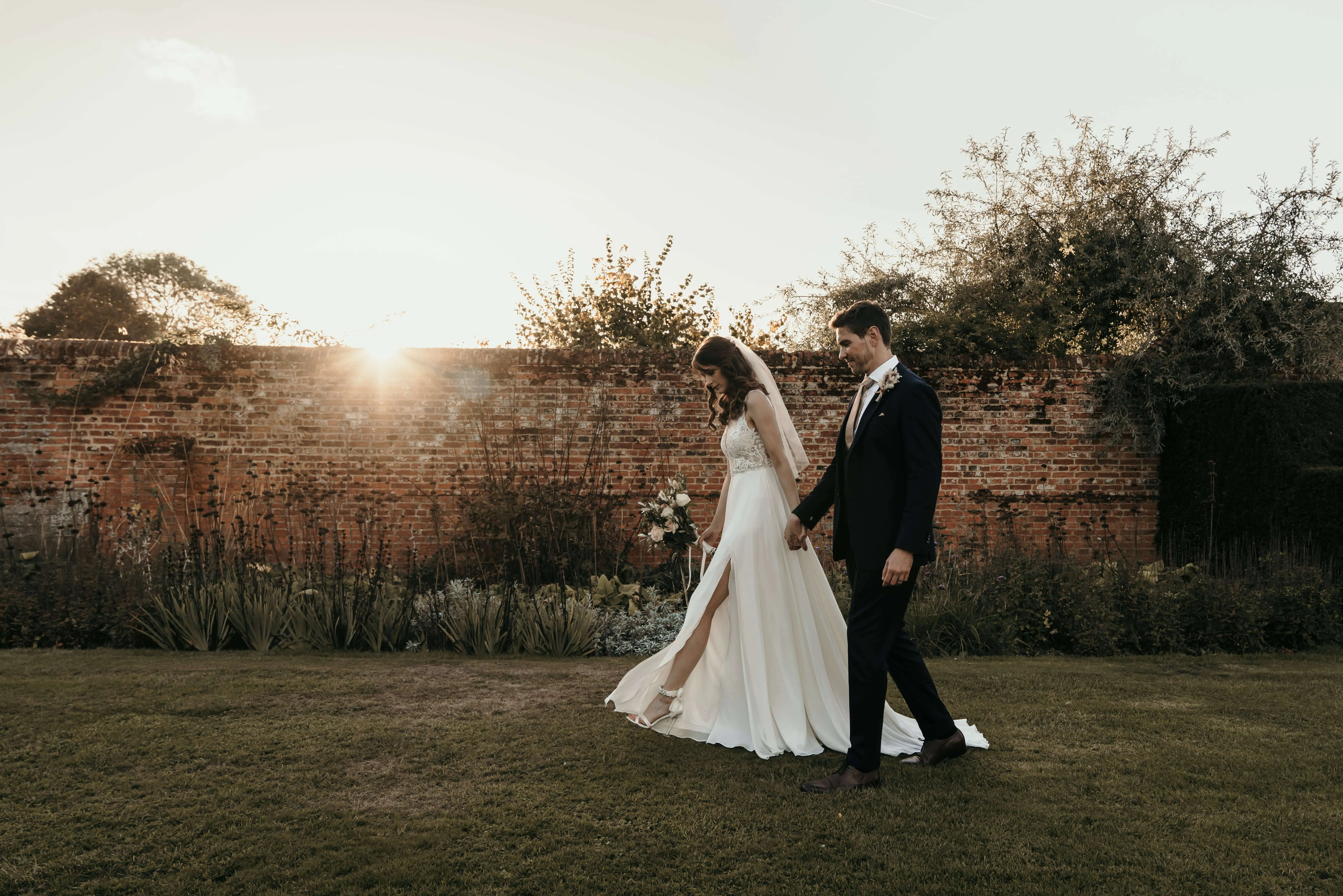Wedding photographer duo