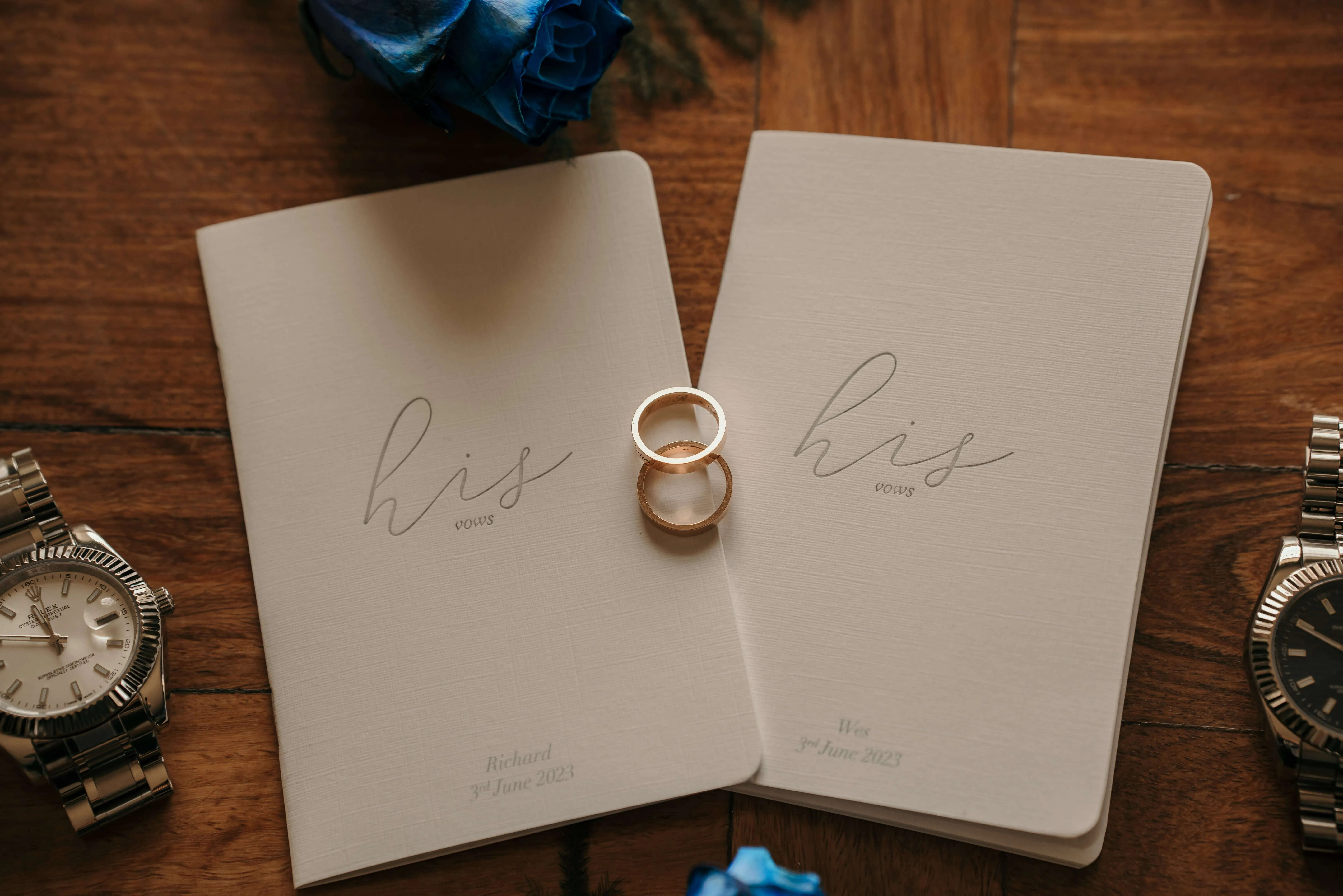 Wedding photographer duo