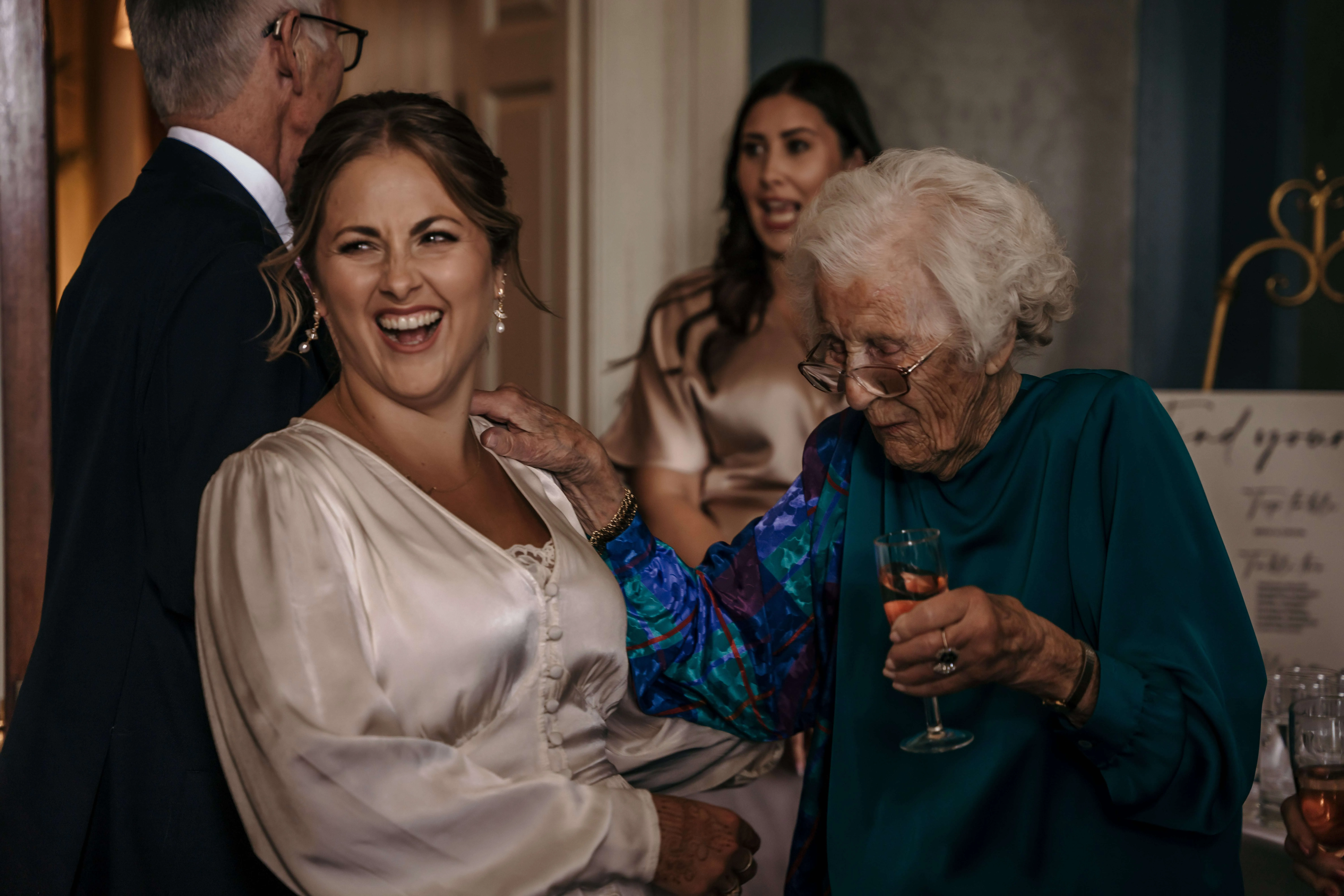 natural wedding photographer